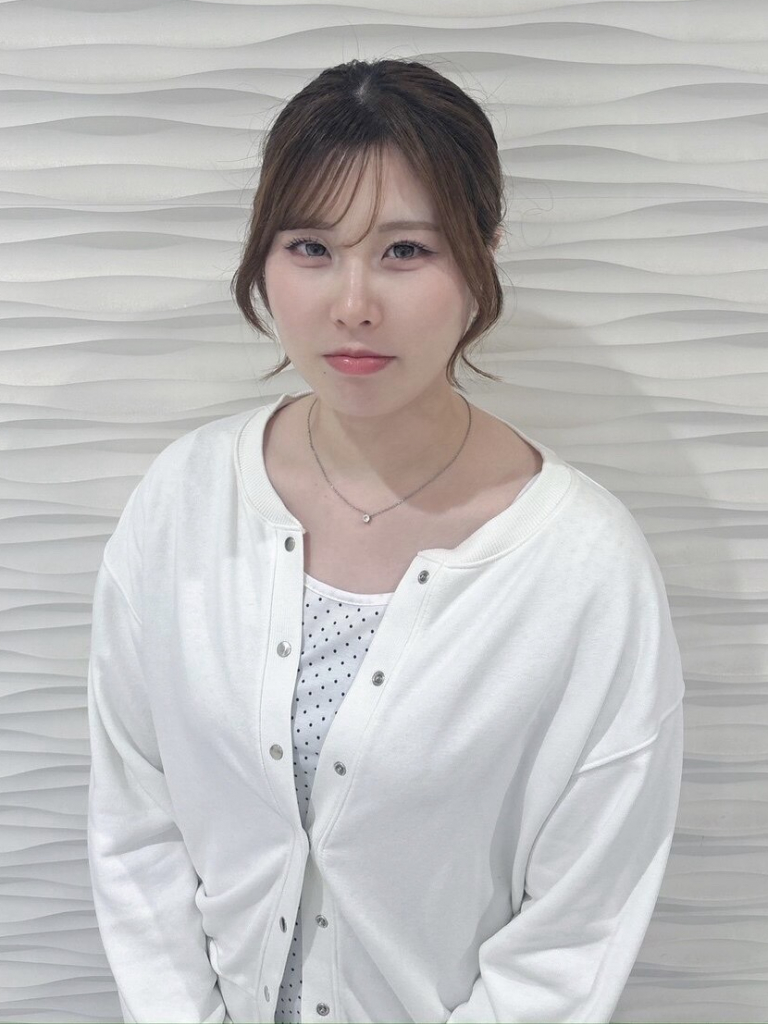 柏・我孫子で美容室・ネイル・マツエクを展開している「AVENIR（アブニール）」のスタッフ「川松　遥香」